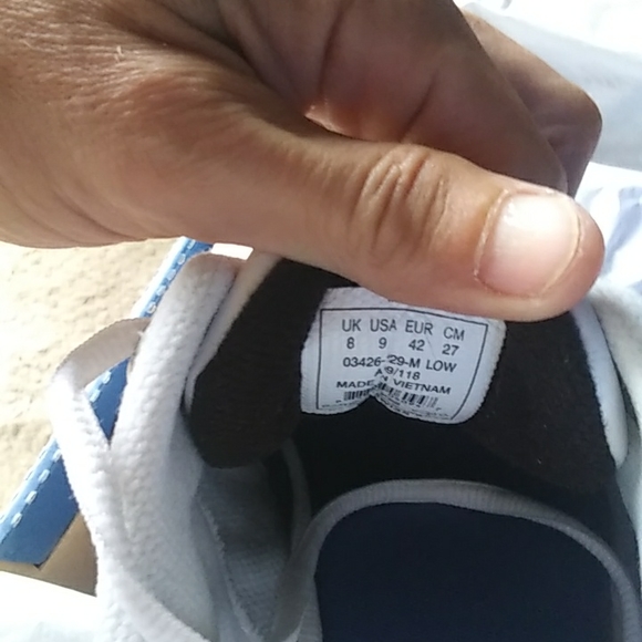 KSwiss Mens size 9 Only worn once still in great shape and condition.Asking $60 - Picture 2 of 4